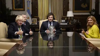 Boris Johnson y Javier Milei Boris Johnson y Javier Milei