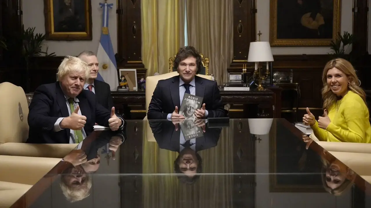 Boris Johnson y Javier Milei