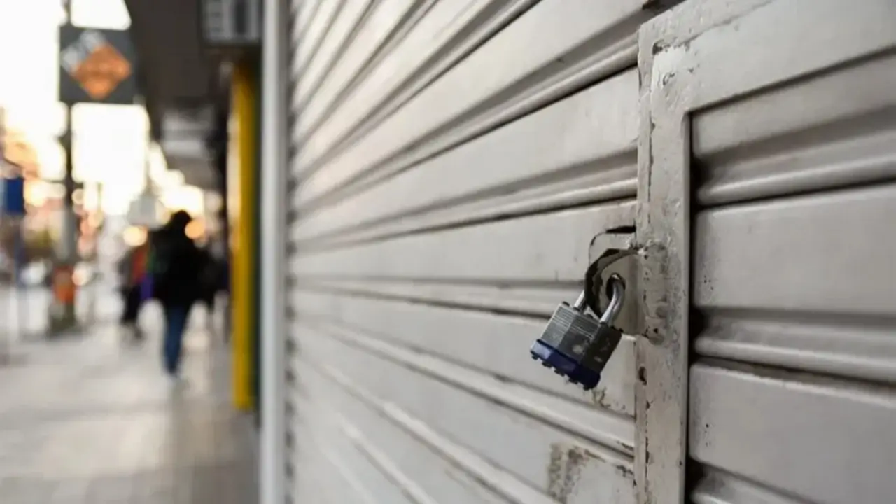 Cierre de locales y "despidos hormiga": la dura realidad comercial en Corrientes