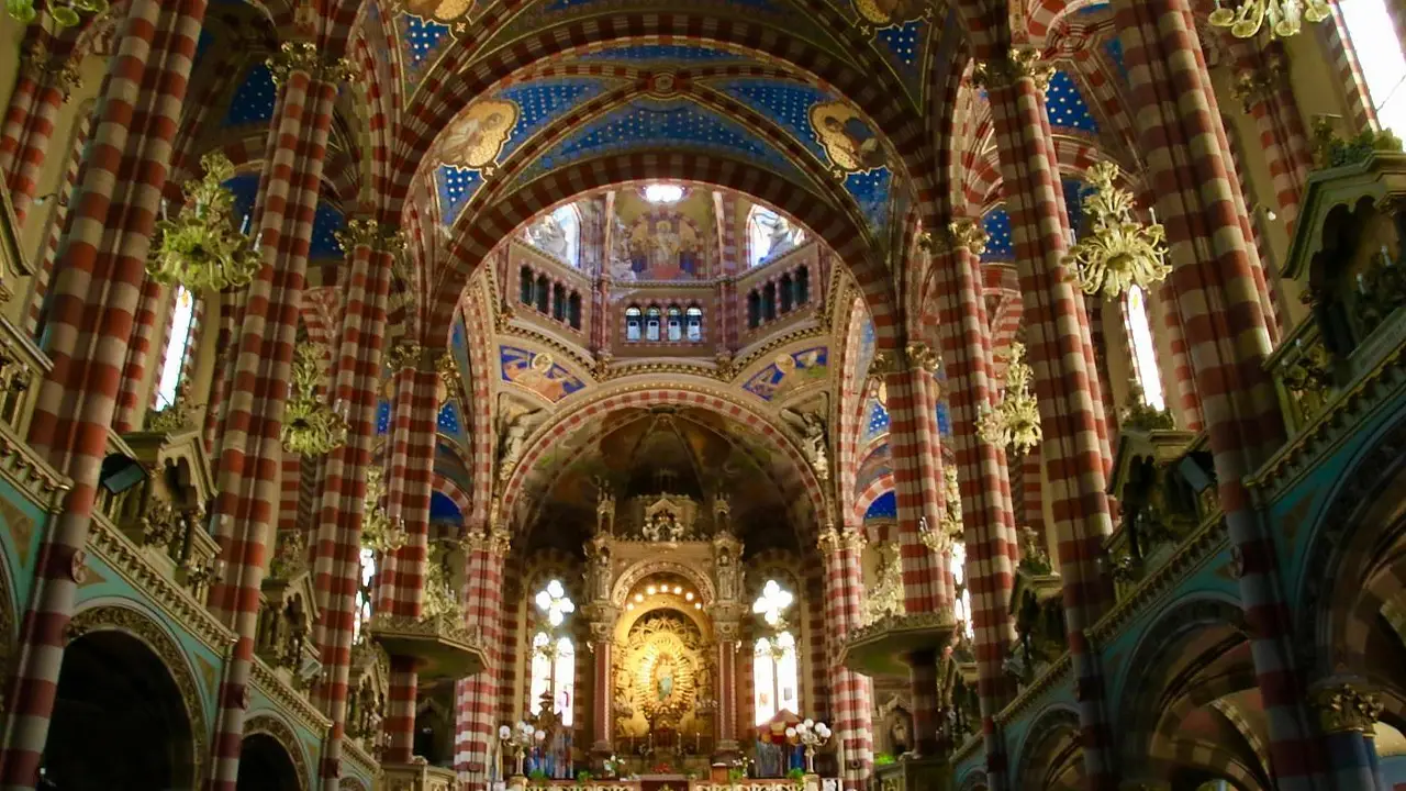Basílica María Auxiliadora y San Carlos.