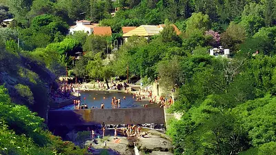 El pueblo de sierras, arroyos y cascadas en el corazón del Valle de Punilla El pueblo de sierras, arroyos y cascadas en el corazón del Valle de Punilla