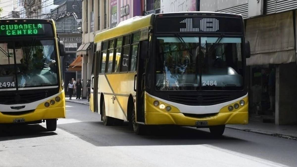 Alarma en el transporte: UTA Santa Fe rechazó la propuesta salarial y se declaró en estado de alerta permanente