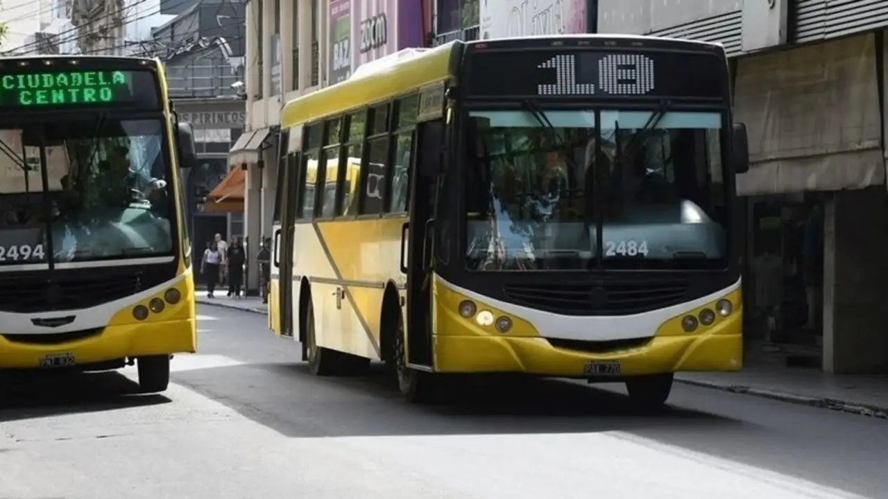 Alarma en el transporte: UTA Santa Fe rechazó la propuesta salarial y se declaró en estado de alerta permanente