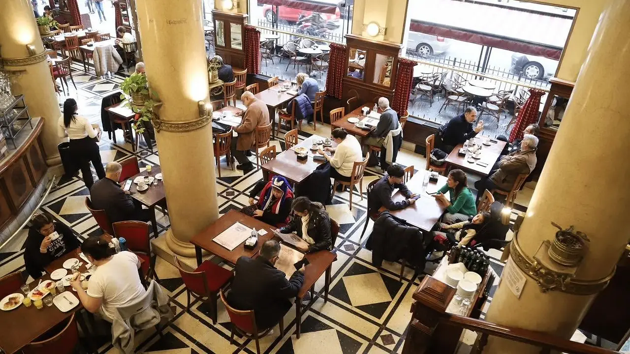Salón de Las Violetas