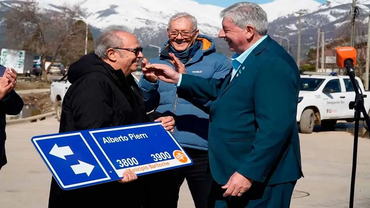 Homenajearon a Alberto Pierri en Bariloche: le pusieron su nombre a una calle en la entrada del barrio más grande de la ciudad