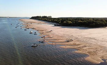 Parece el Caribe pero queda en Entre Ríos: el pueblo fabril con playas que pocos conocen | Escapadas