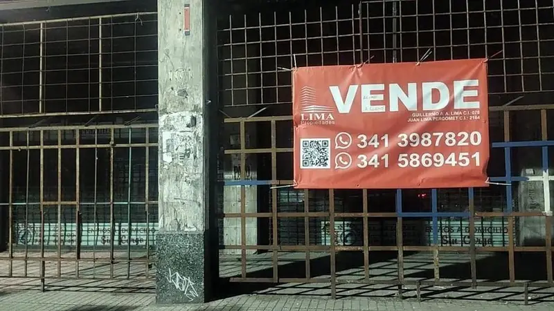 Rosario convertida en un cementerio: colectivos vacíos, negocios cerrados y endeudamiento extremo Rosario convertida en un cementerio: colectivos vacíos, negocios cerrados y endeudamiento extremo