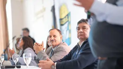 Quintela se plantó contra el ajuste nacional junto a la UATRE: "Tomar decisiones políticas y el rumbo" Quintela se plantó contra el ajuste nacional junto a la UATRE: "Tomar decisiones políticas y el rumbo"
