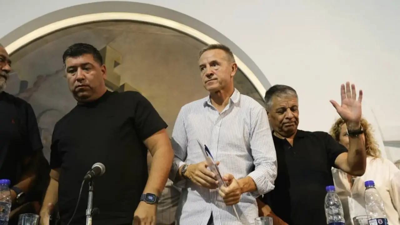 La CGT llegó al Vaticano, pone en pausa el plan de lucha y gestiona fotos con el Papa