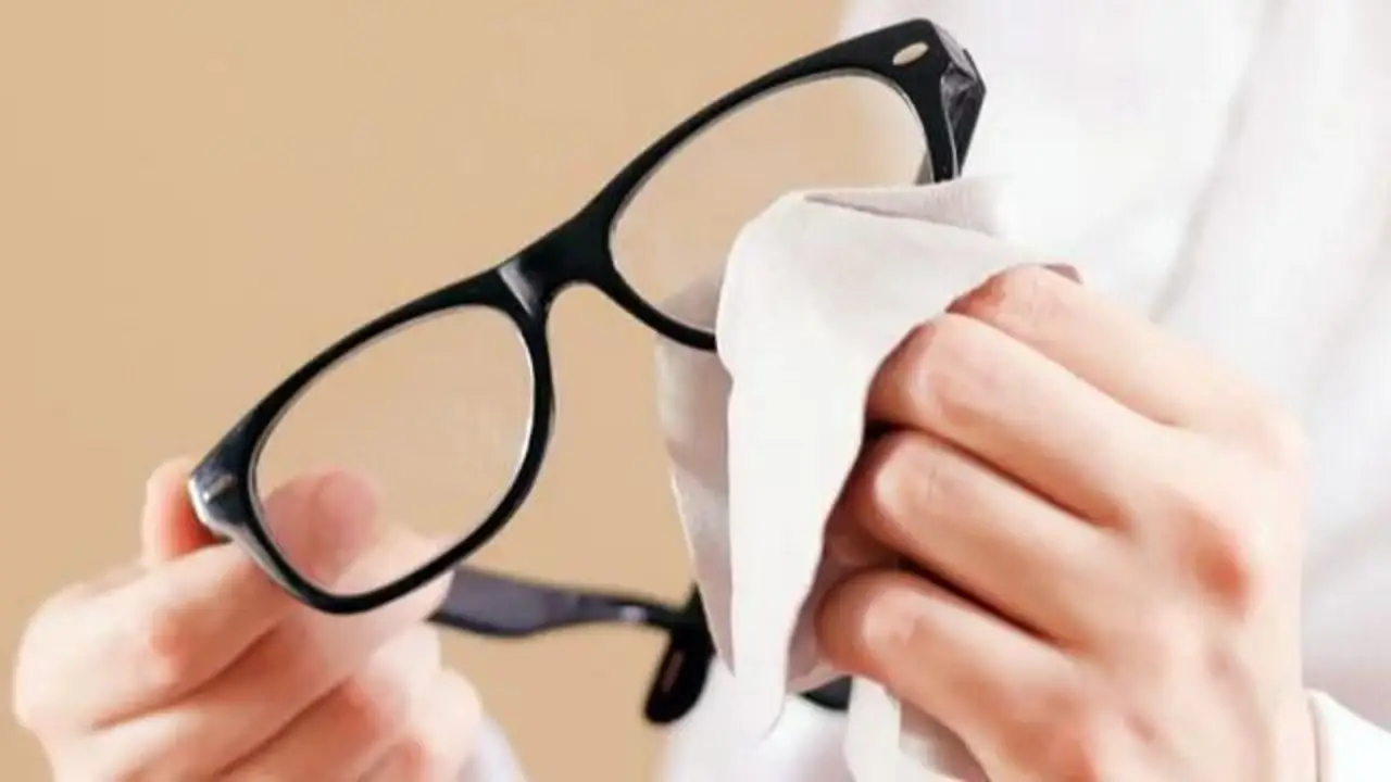 Cuál es la forma correcta de limpiar los anteojos. 