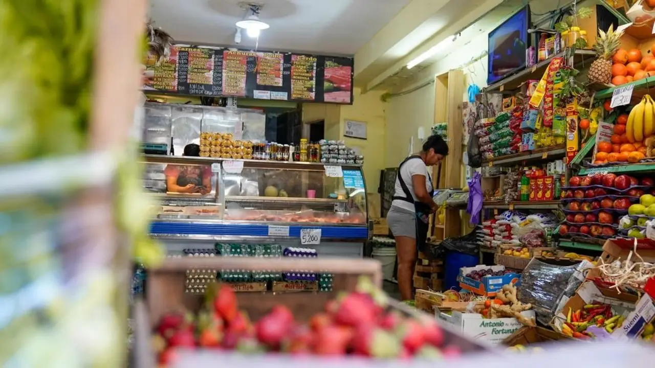 Inflación: una familia necesitó $1,6 millones para no ser pobre y $ 726 mil para comer