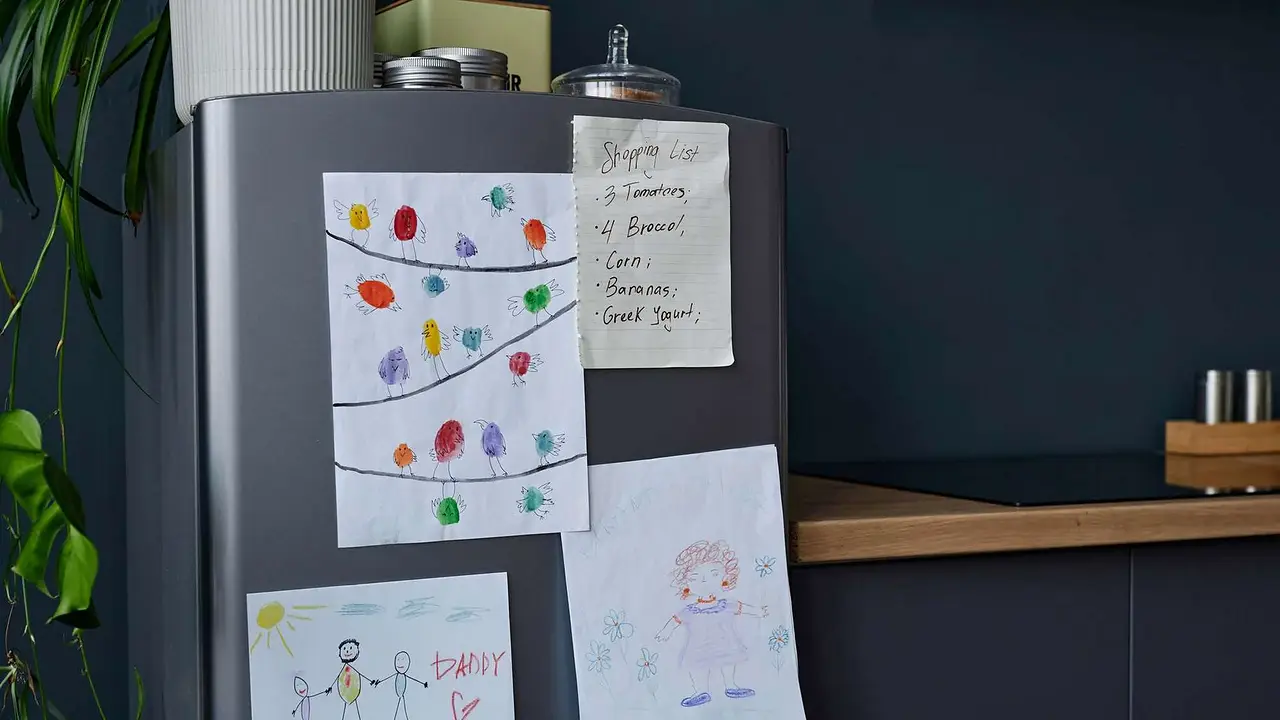 Dibujos en la heladera.