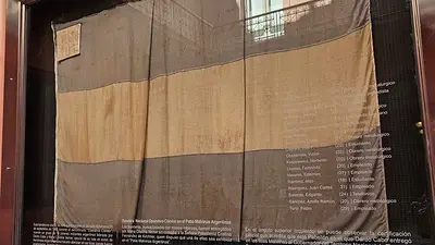 La oposición le pide al Gobierno que restituya bandera que flameó en Malvinas La oposición le pide al Gobierno que restituya bandera que flameó en Malvinas