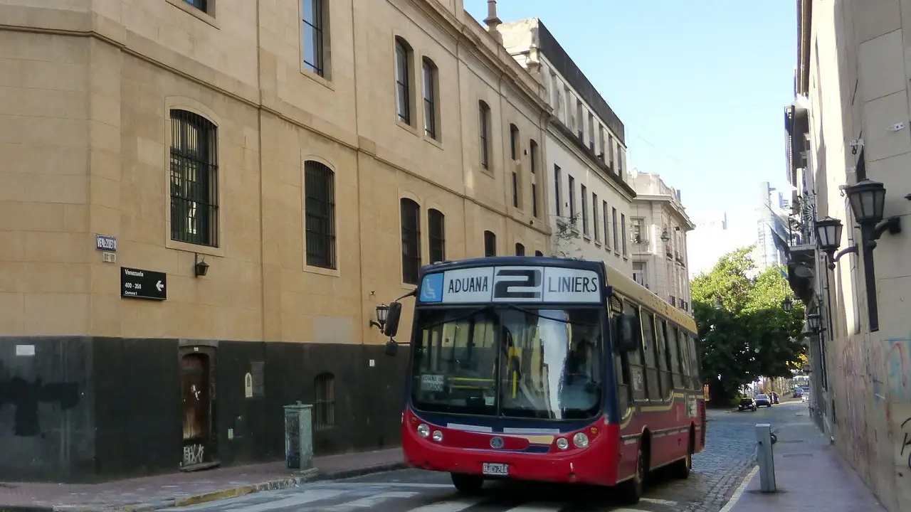 Colectivos: por el Trambús, una línea del AMBA cambia su recorrido