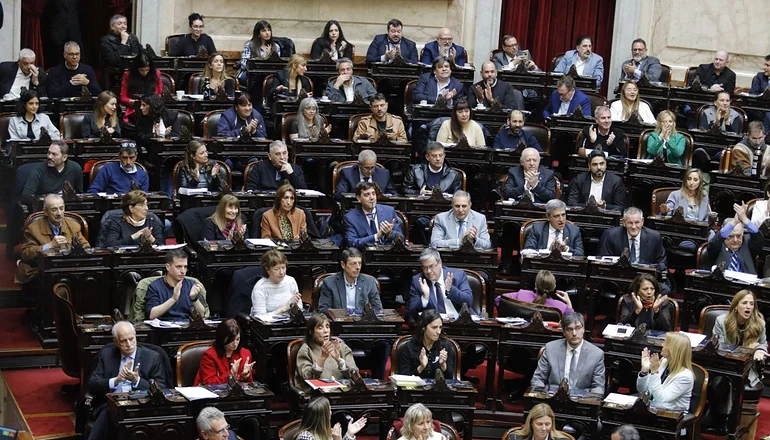 LLA comienza el blindaje al DNU 70/23 y la oposición empuja para juntar quórum el jueves