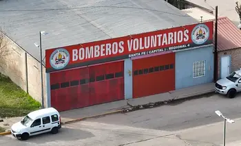 Sin fondos, bomberos de Santa Fe deben vender alfajores para pagar el combustible | Santa fe