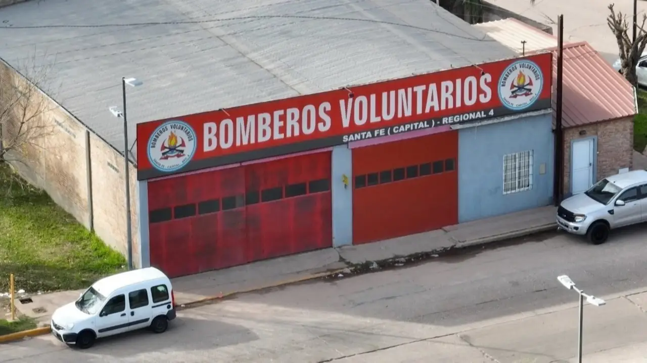 Bomberos voluntarios de Santa Fe no reciben fondos y deben vender alfajores para pagar el combustible