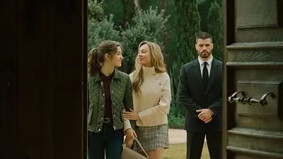 Película Enfrentados: Marfil Película Enfrentados: Marfil