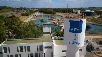 Privatización de AySA: el Gobierno abrió los sobres y hay dos grupos en carrera Privatización de AySA: el Gobierno abrió los sobres y hay dos grupos en carrera