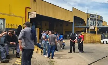 Crisis en una empresa de micros: suspensión de servicios y reclamo de 390 trabajadores | Transporte