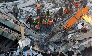 En medio de una Gaza destruída, colapsó un edificio: 20 muertos y 60 desaparecidos | Conflicto en medio oriente