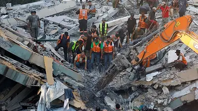 En medio de una Gaza destruída, colapsó un edificio: 20 muertos y 60 desaparecidos En medio de una Gaza destruída, colapsó un edificio: 20 muertos y 60 desaparecidos