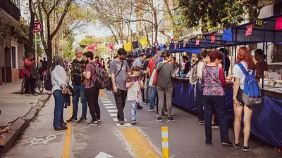 La Feria del Libro de Flores tendrá su séptima edición el sábado 3 de octubre, con entrada gratuita, más de 200 editoriales y una amplia programación. La Feria del Libro de Flores tendrá su séptima edición el sábado 3 de octubre, con entrada gratuita, más de 200 editoriales y una amplia programación.