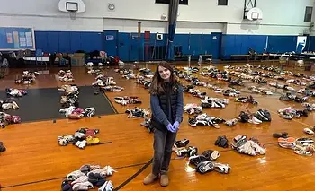 Una joven logró racaudar más de 1900 zapatos para personas necesitadas: el proyecto | Historias de vida
