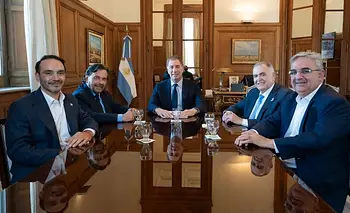 El Gobierno acelera negociaciones con gobernadores y busca apoyos en el Congreso | Casa rosada 