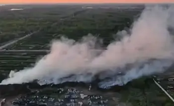 Feroz incendio en Sarandí: el humo afecta la visibilidad en todo Avellaneda | Avellaneda