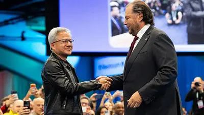 Jensen Huang y Marc Benioff Jensen Huang y Marc Benioff