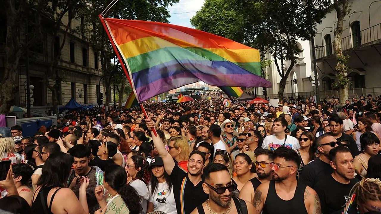 Marcha del Orgullo: las organizaciones LGBT+ ratificaron el 7 de noviembre y rechazaron el intento de traspaso de la Ciudad