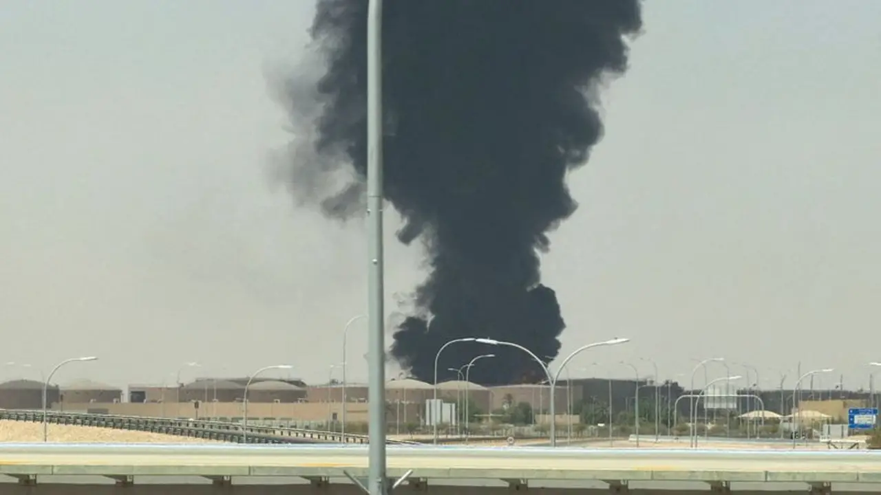 Hutíes atacaron la capital saudita y la petrolera Aramco con misiles y drones