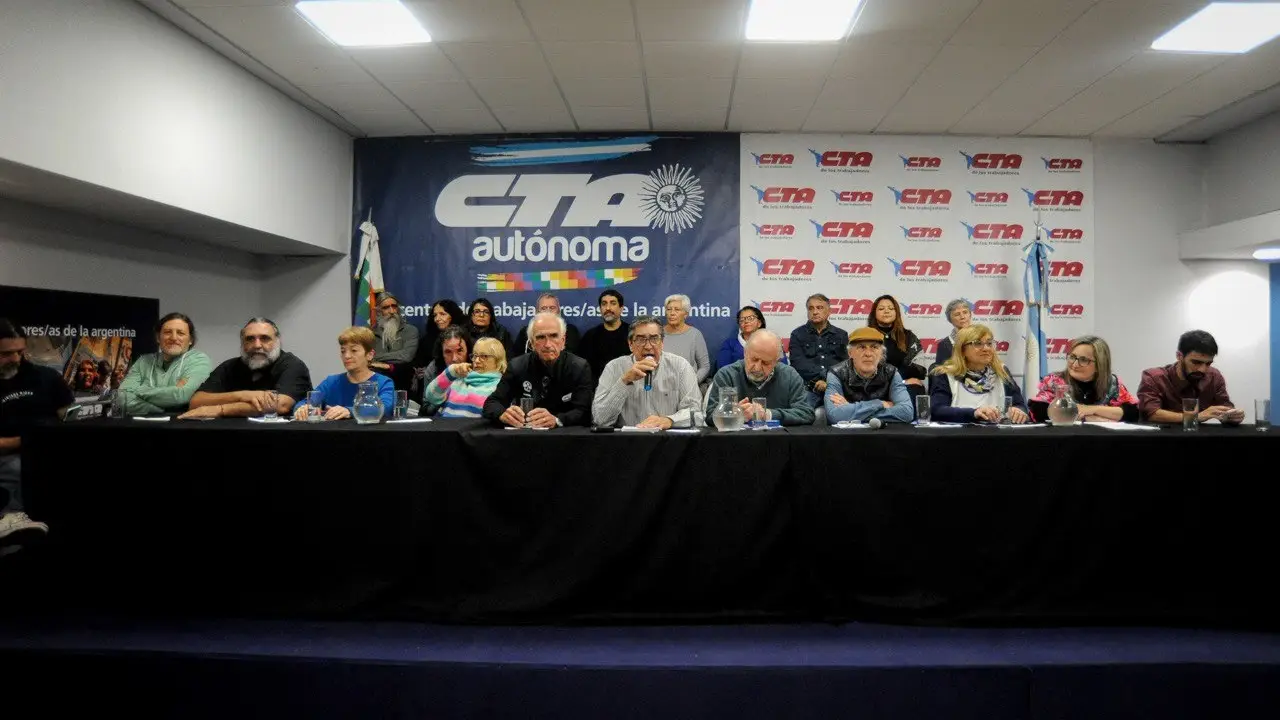 Las dos CTA intiman a Pettovello por el bajo salario mínimo y exigen nueva reunión