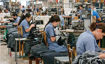 La caída en la demanda acecha a la industria manufacturera y el consumo en supermercados | Crisis económica