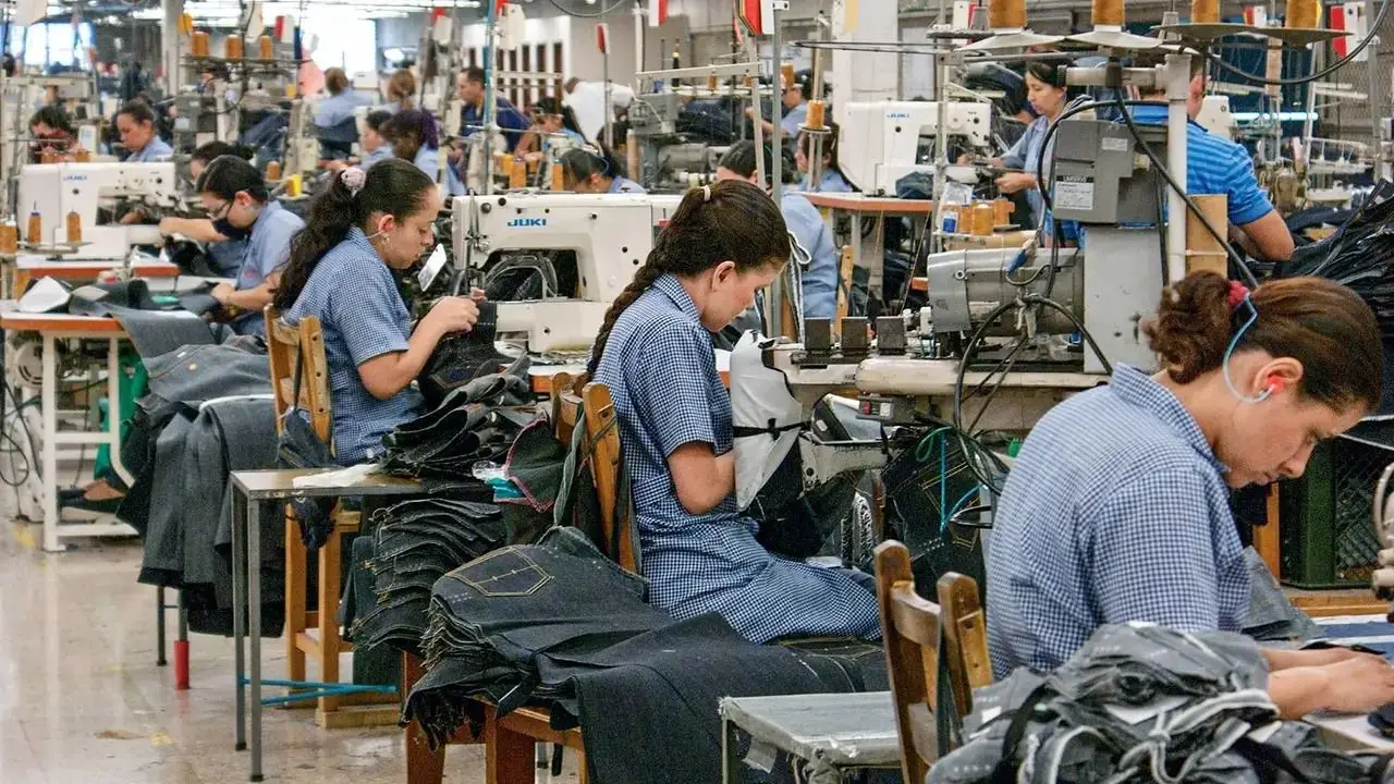 Crisis industrial: la industria santafesina cayó 2,9% en julio y acumula una baja de 3,5% en el año