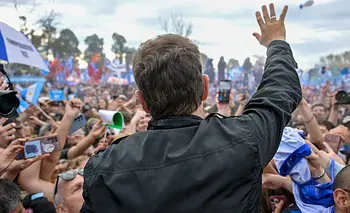 Kicillof se mostró como candidato en un encuentro masivo con militantes de todo el país | Elecciones 2027