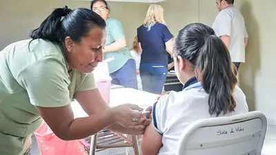 Activá tu Escudo: cómo avanza la campaña de vacunación en las escuelas de La Rioja Activá tu Escudo: cómo avanza la campaña de vacunación en las escuelas de La Rioja