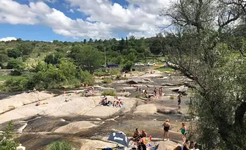 La joya oculta de 615 habitantes con aguas doradas para combatir el calor en Córdoba | Turismo
