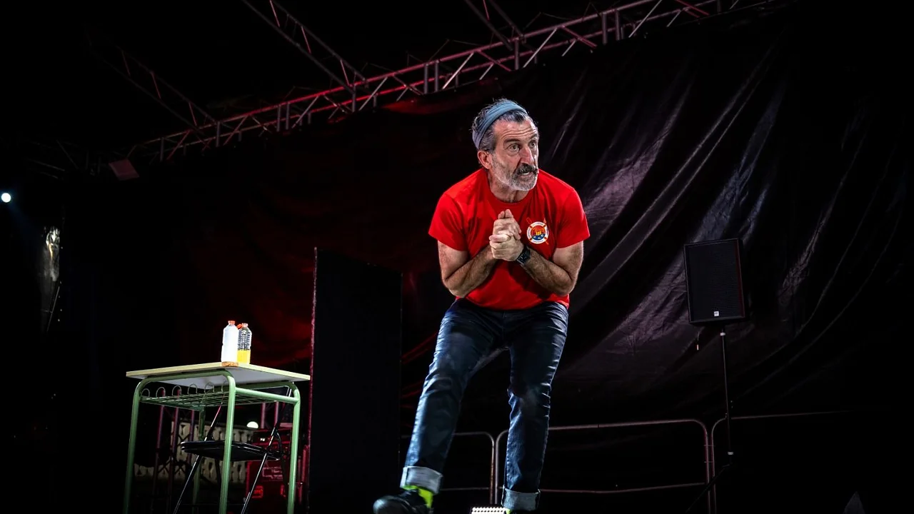 Luis Zahera, ganador de dos Premios Goya, llega a Buenos Aires con CHUNGO, su exitoso unipersonal de humor. Cuándo verlo en el Teatro Astral.