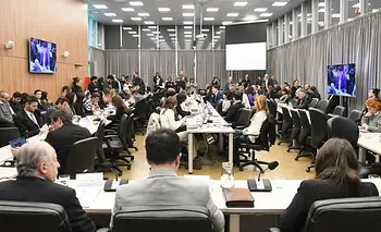 La oposición entra en la recta final para dictaminar el endeudamiento en Diputados | Congreso