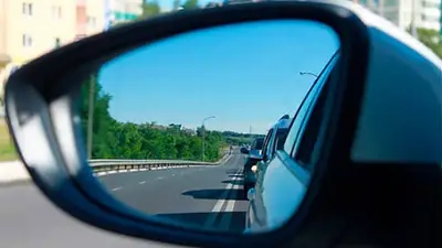 Por qué se recomienda mirar los espejos continuamente cuando vas manejando Por qué se recomienda mirar los espejos continuamente cuando vas manejando