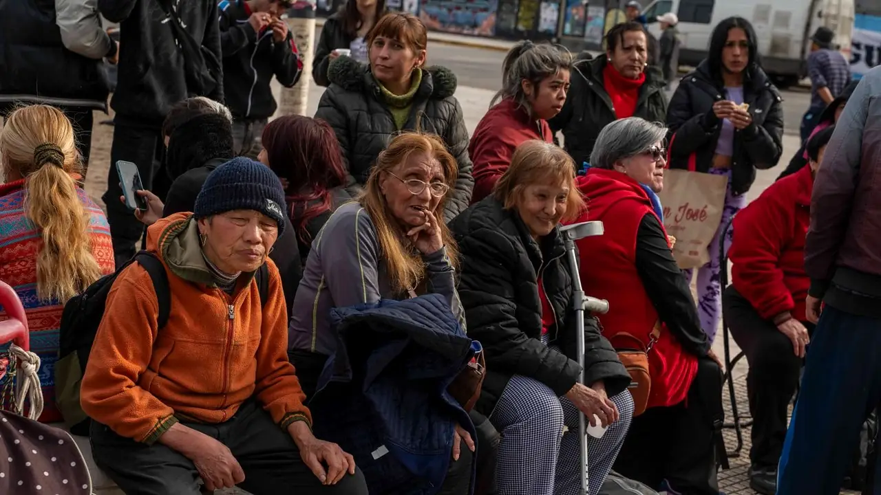 El colectivo de Discapacidad y jubilados protestaron en el Congreso