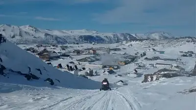 El pueblo de la Patagonia que cada invierno queda sepultado por la nieve y sorprende con sus termas El pueblo de la Patagonia que cada invierno queda sepultado por la nieve y sorprende con sus termas