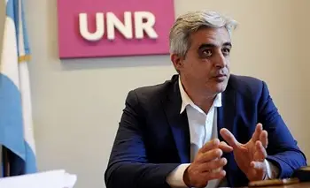 El rector de la UNR cargó contra Milei por no cumplir con la ley: "Antecedente peligroso" | Universidades