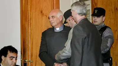 Cura condenado por torturar y matar pidió estar en la visita del Papa a Devoto: "Un bálsamo" Cura condenado por torturar y matar pidió estar en la visita del Papa a Devoto: "Un bálsamo"