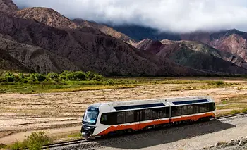 Así es la experiencia en el primer tren solar de Latinoamérica que viaja por las alturas | Escapadas