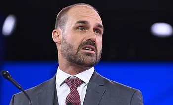 Eduardo Bolsonaro afirmó que espera que su hermano Flávio abandone Brasil si pierde | Eduardo bolsonaro