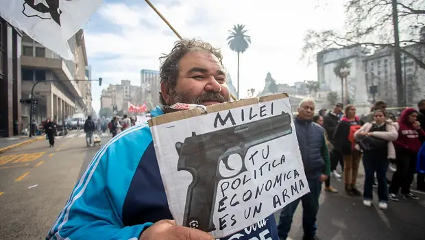 Amenazados, violentados y desamparados: historias de familias endeudadas con prestamistas | Endeudamiento familiar