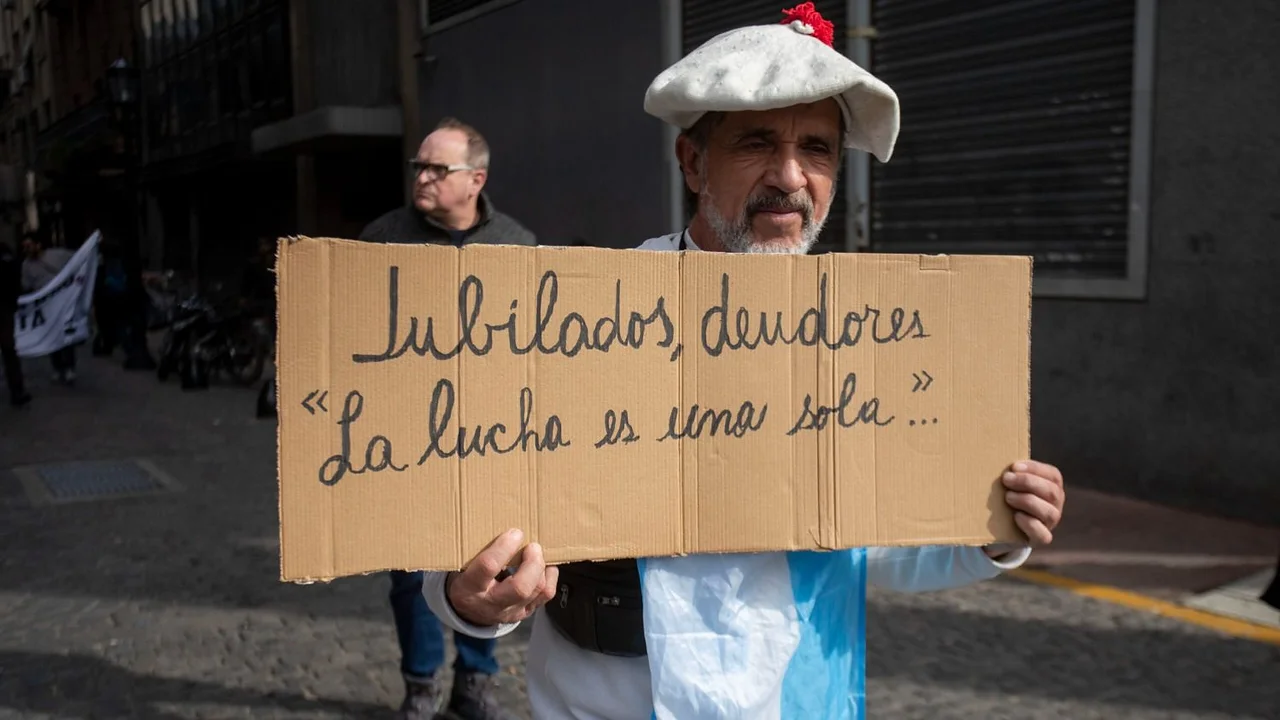 Las deudas familiares se disparan y las refinanciaciones bancarias no alivian la situación